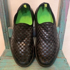 OOFOS Men's OOMG Sport Eezee Low Black Checkered Size US 14 Slip On Recovery